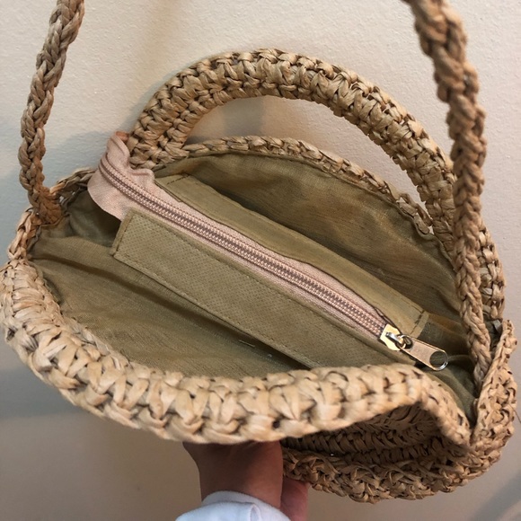 Never worn NEW: Straw crossbody bag purse (beach summer woven purse) ☀️ - Picture 2 of 4